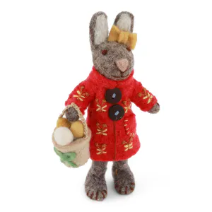 Hovedbilde Liten gr&aring; jentekanin med frakk og p&aring;skekurv