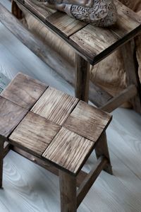 Hovedbilde Benk med m&oslash;nster p&aring; setet. H45/L80/B24 cm natur